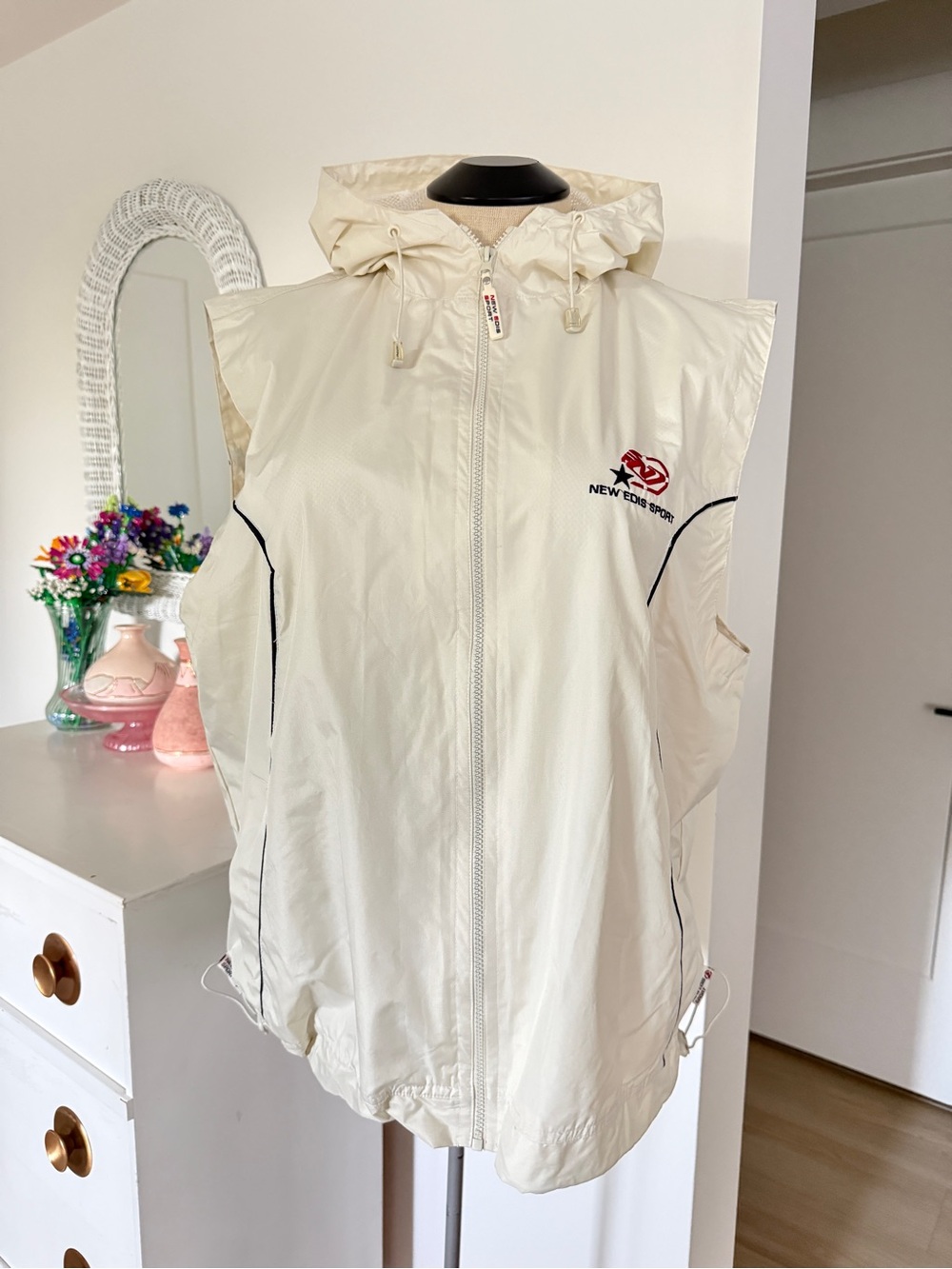 New Edis Sport Cream Hooded Sleeveless Vest Y2K - L